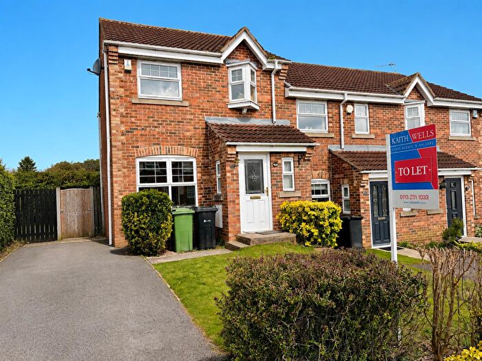 3 Bedroom Town House To Rent In Windmill Court, Wortley, Leeds, LS12