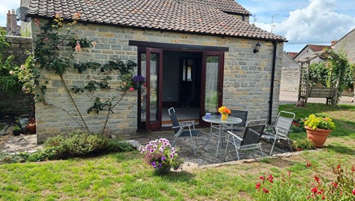 2 Bedroom Barn Conversion To Rent In The Triangle, Somerton, TA11