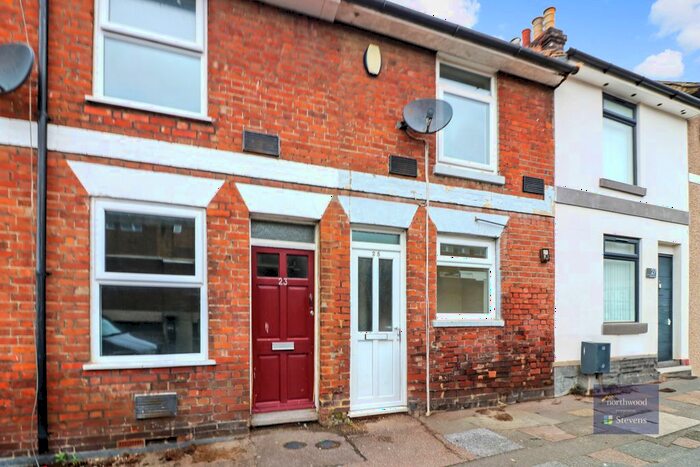 2 Bedroom Flat To Rent In Apsley Street, Ashford, TN23