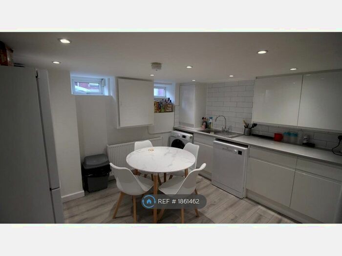 6 Bedroom Terraced House To Rent In Beamsley Mount, Leeds, LS6