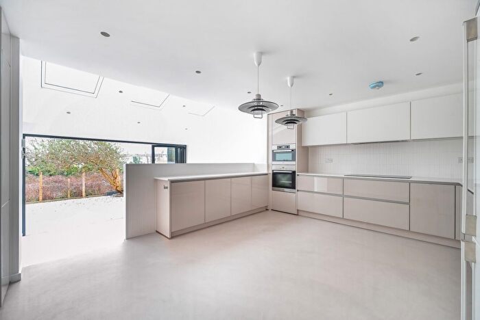 5 Bedroom Detached House To Rent In Pittville Gardens, London, SE25