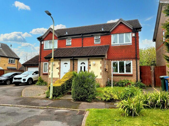 3 Bedroom Semi-Detached House For Sale In Canterbury Close, Banbury, Oxfordshire, OX16