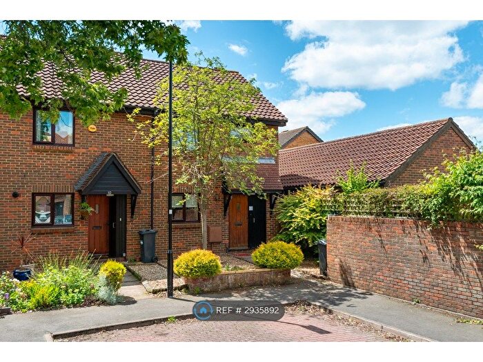 3 Bedroom End Of Terrace House To Rent In Tanglewood Way, Feltham, TW13