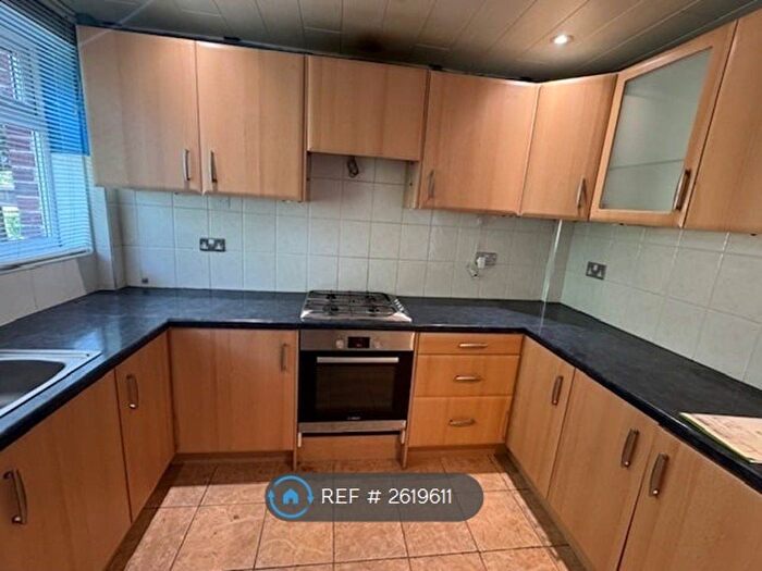3 Bedroom Flat To Rent In Lambscote Close, Shirley, Solihull, B90