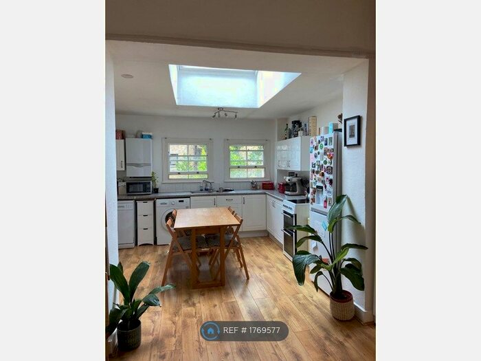1 Bedroom Flat To Rent In Navarino Road, London, E8