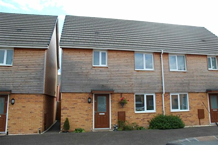 2 Bedroom Property To Rent In Darwin Avenue, Dartford, Kent, DA1