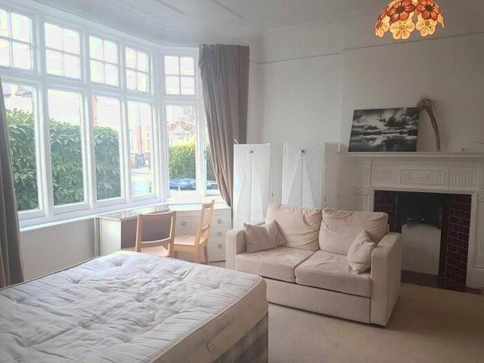 Studio To Rent In Fordhook Avenue, Ealing, London, W5