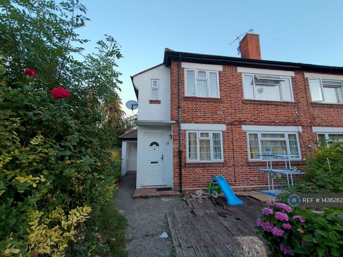 2 Bedroom Maisonette To Rent In Alexandra Close, Harrow, HA2