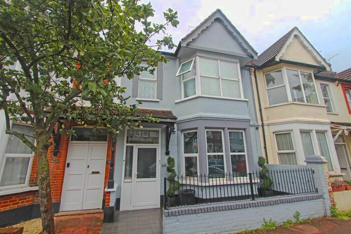 1 Bedroom Flat To Rent In Ramuz Drive, Westcliff-On-Sea, SS0