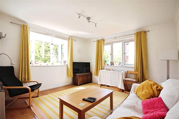 2 Bedroom Apartment For Sale In Pyegrove Chase, Bracknell, Berkshire, RG12