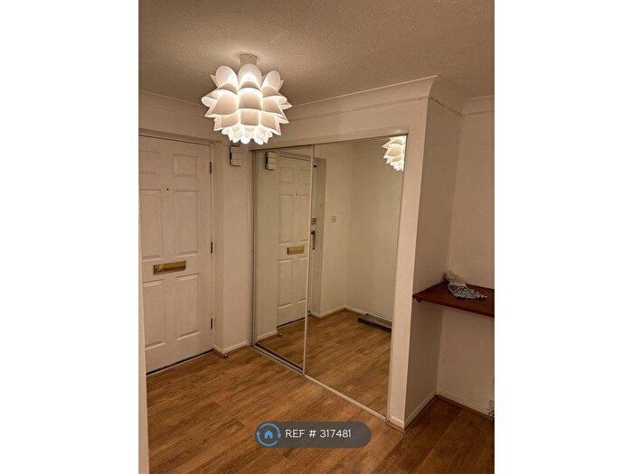 1 Bedroom Flat To Rent In Vanbrugh Court, Reading, RG1