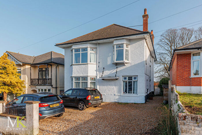 3 Bedroom Flat For Sale In Castlemain Avenue, Bournemouth, BH6