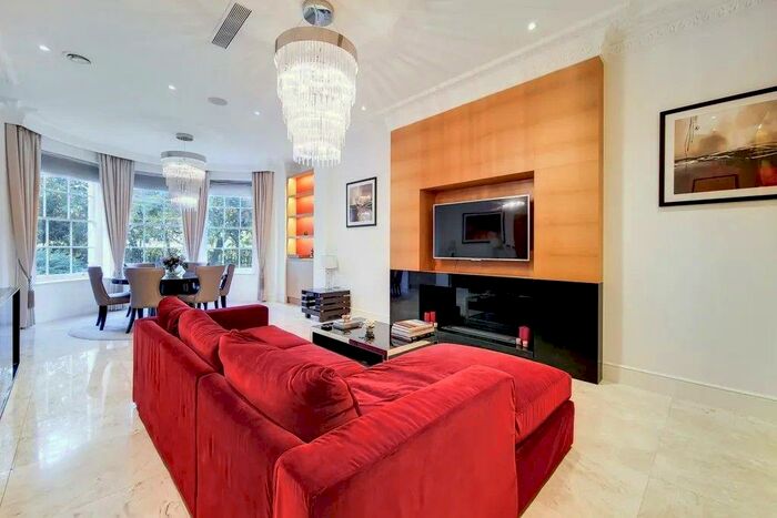 5 Bedroom Apartment To Rent In York Terrace West, NW1