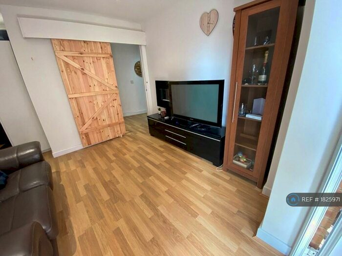 2 Bedroom Flat To Rent In Commercial Road, Bournemouth, BH2