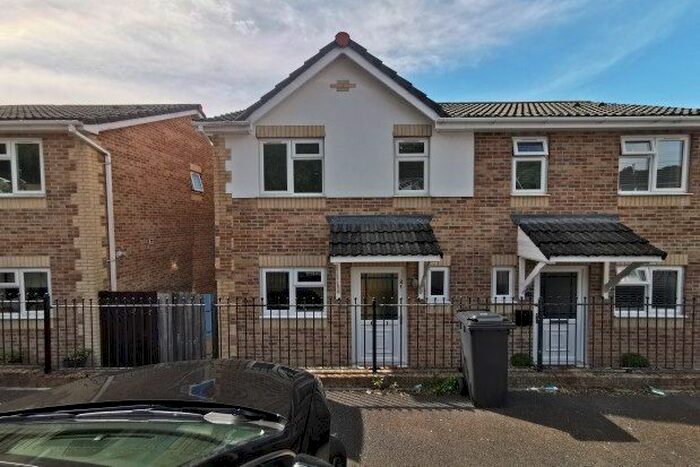 2 Bedroom Property To Rent In Bryn Morgrug, Swansea, SA8