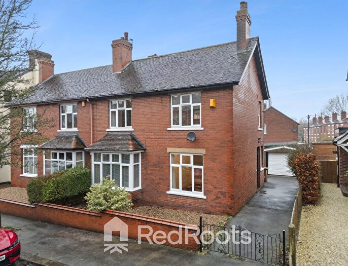 4 Bedroom Semi-Detached House For Sale In Oxford Road, St John's, WF1