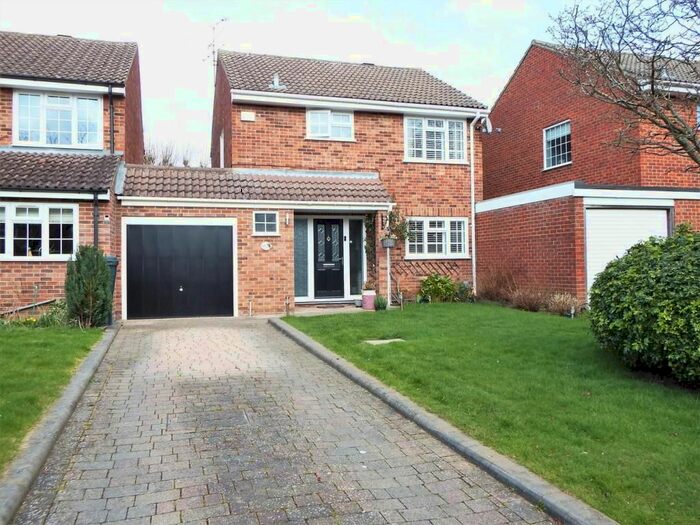 3 Bedroom Detached House To Rent In Sidlaws Road, Farnborough, GU14