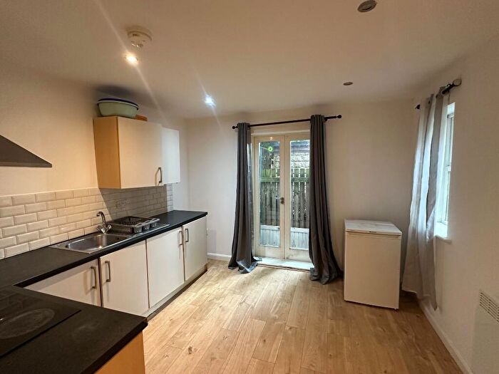 1 Bedroom Apartment To Rent In Melbourne Place, Bradford, West Yorkshire, BD5