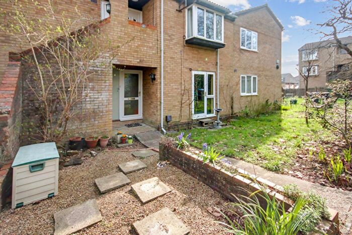 1 Bedroom Maisonette For Sale In Cromwell Place, East Grinstead, RH19