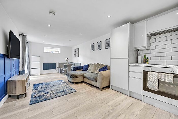 2 Bedroom Maisonette For Sale In Linley Crescent, Romford, RM7