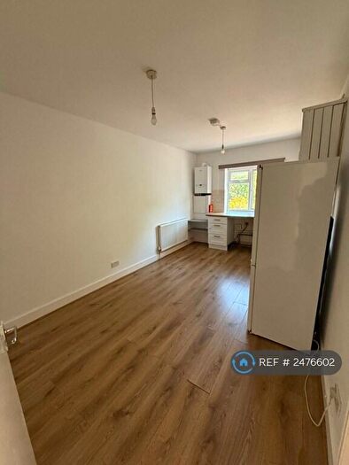 2 Bedroom Flat To Rent In Nant Road, London, NW2