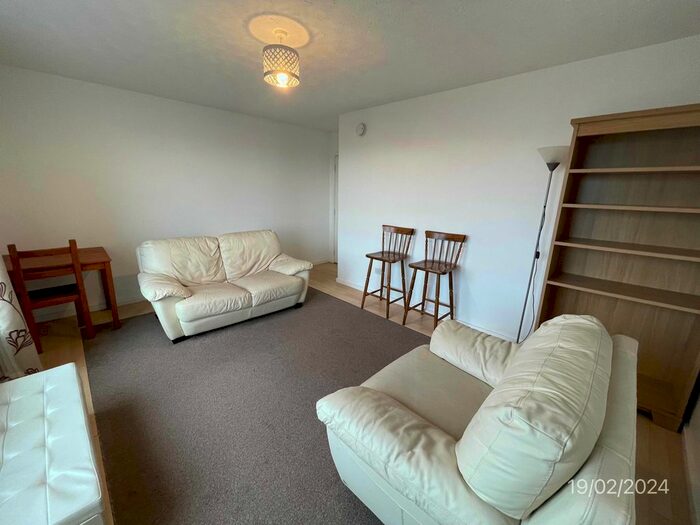 2 Bedroom Flat To Rent In Castle Terrace, First Floor Right, Aberdeen, AB11