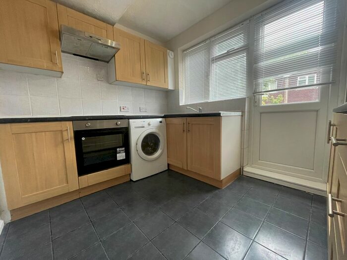 3 Bedroom Maisonette To Rent In Goldings Crescent, Hatfield, AL10