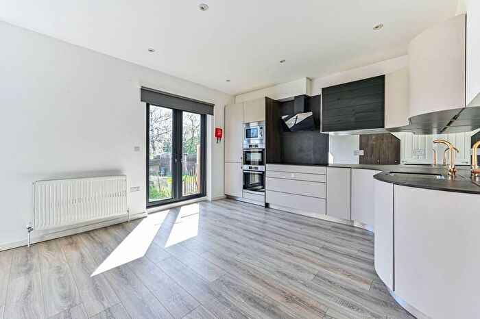 4 Bedroom Terraced House To Rent In St Andrews Road, East Acton, London, W3