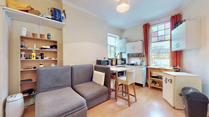 1 Bedroom Flat For Sale In Great North Road, Highgate, N6
