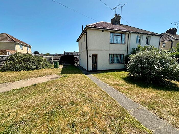 3 Bedroom Semi Detached House For Sale In Hollis Place, Grays, RM17