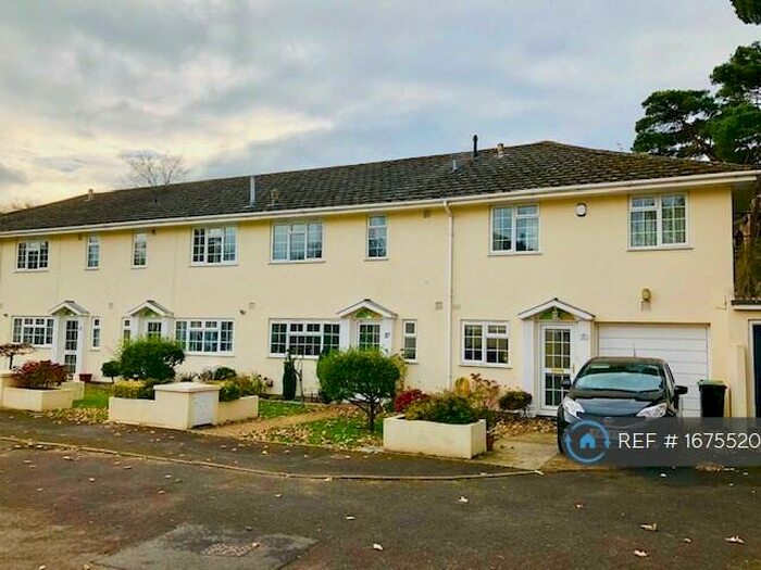 3 Bedroom Terraced House To Rent In Netherhall Gardens, Bournemouth, BH4