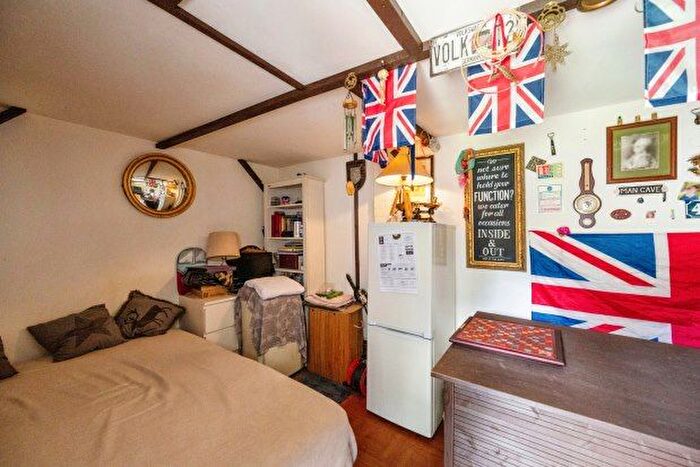 2 Bedroom Cottage To Rent In Manor Road, Hayling Island, PO11