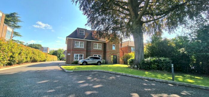 3 Bedroom Flat To Rent In Hempstead Road, Watford, WD17