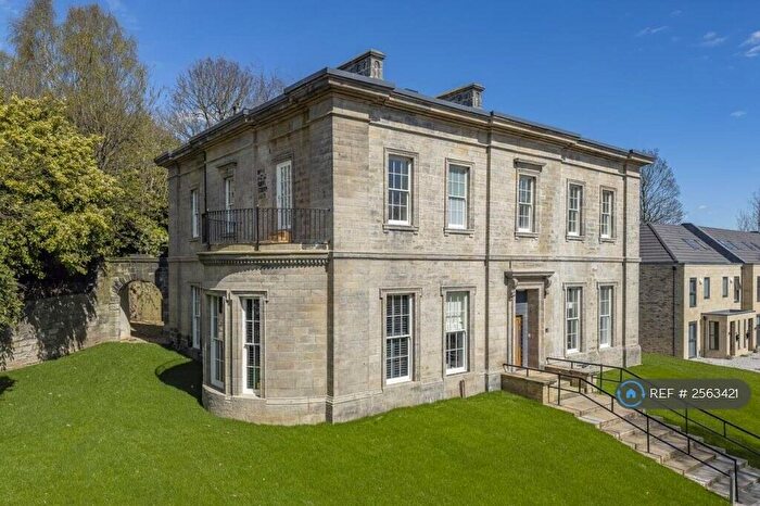 4 Bedroom Flat To Rent In Cliff Oaks, Leeds, LS12