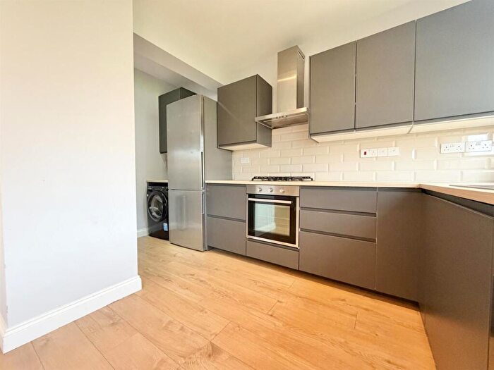 3 Bedroom Semi-Detached House To Rent In Sylvan Avenue, London, N22