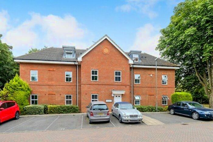 1 Bedroom Flat To Rent In 13 Henderson Grove, Westerham TN16