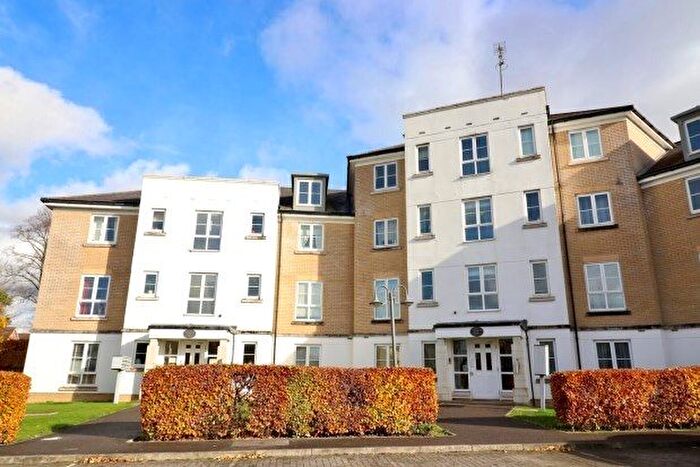 2 Bedroom Flat To Rent In Tudor Way Knaphill, Woking, GU21