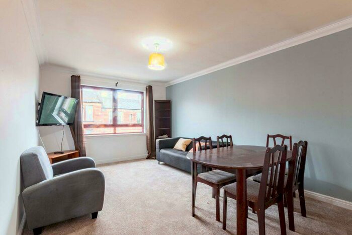 3 Bedroom Flat To Rent In P &#; Piersfield Grove, Edinburgh, EH8