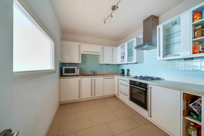 3 Bedroom Flat To Rent In Stanmore Towers, Stanmore, HA7