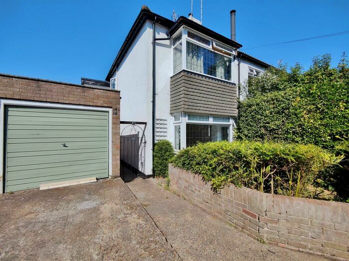 1 Bedroom Apartment To Rent In Underwood Square, Leigh-On-Sea, SS9