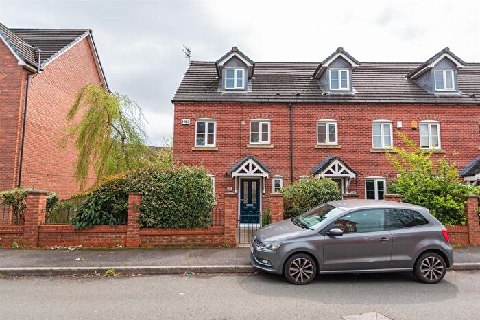 4 Bedroom Semi-Detached House To Rent In Gadfield Grove, Atherton, M46
