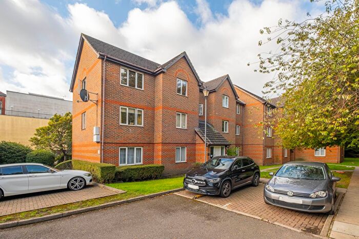 2 Bedroom Flat For Sale In John Austin Close, Kingston Upon Thames, KT2