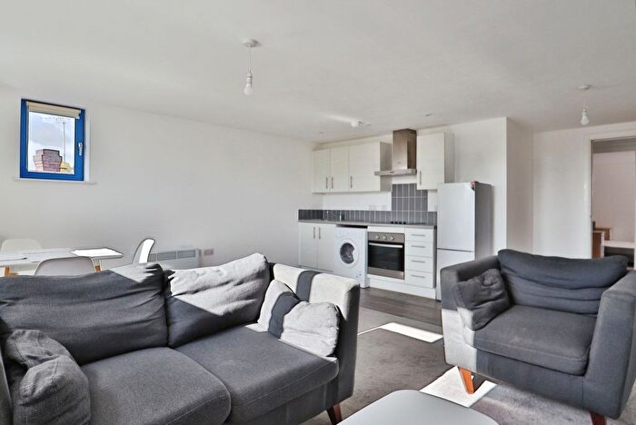 2 Bedroom Flat For Sale In Artist Street, Leeds, West Yorkshire, LS12