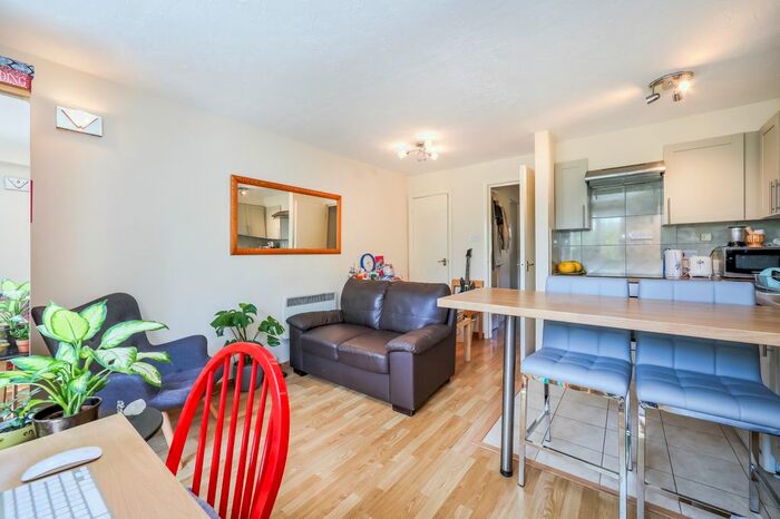 1 Bedroom Flat To Rent In Henley Drive, London, SE1