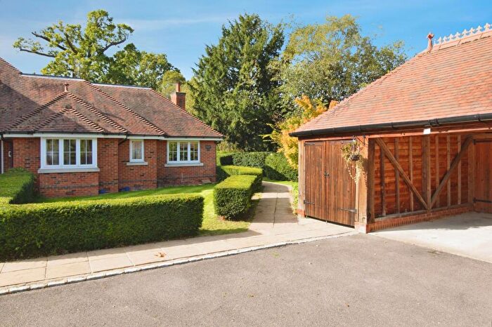 3 Bedroom End Of Terrace House For Sale In Broadcommon Road, Hurst, RG10