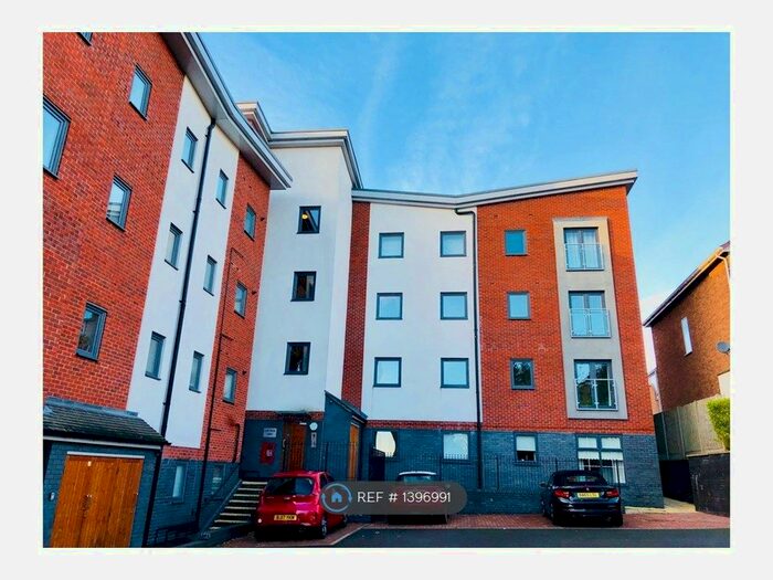 2 Bedroom Flat To Rent In Ladywood Court, Sutton Coldfield, B74