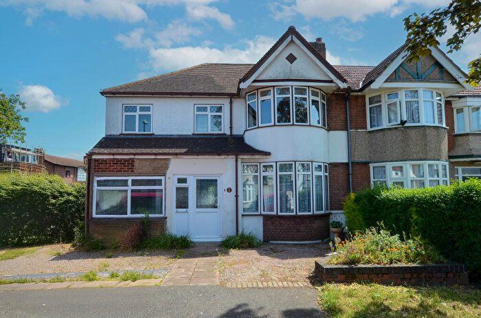 4 Bedroom Semi-Detached House For Sale In Sancroft Road, Harrow, HA3