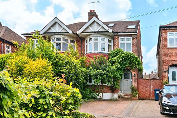5 Bedroom Semi-Detached House For Sale In Brunswick Park Road, London, N11