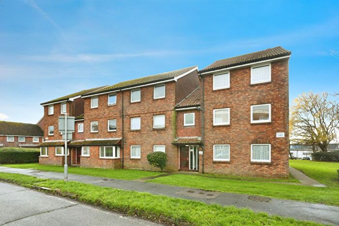 2 Bedroom Flat For Sale In Balcombe Road, Peacehaven, BN10