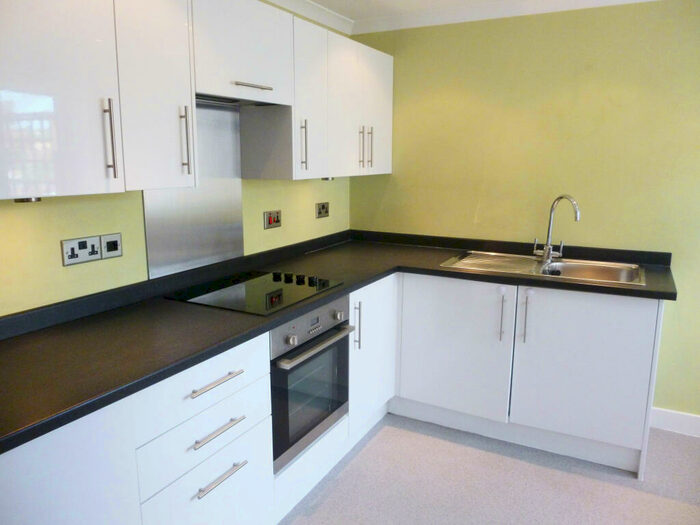 2 Bedroom Flat To Rent In Raven Square, Alton, Hampshire, GU34